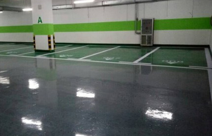 使用洗地機清潔環氧地坪漆時要注意什么？